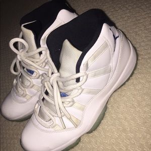 Jordan 11 Columbia size 8.5